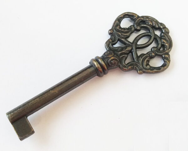 מפתח מלכותי למנעול בסגנון עתיק